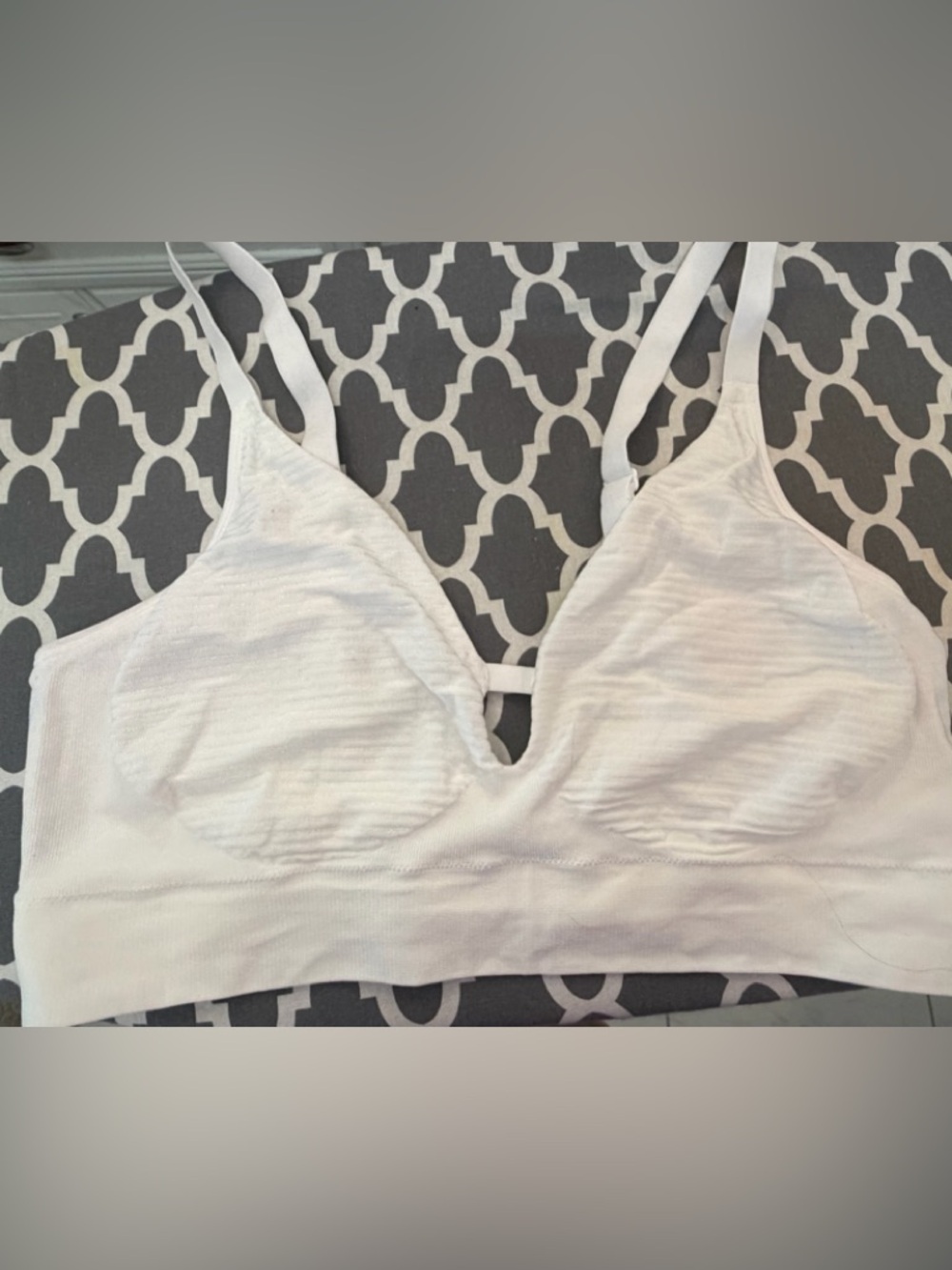 Seamless White V-Neck Bralette - BALI